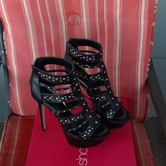 Shoes - Picture 2 of 3